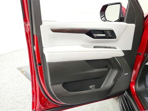 New 2026 Chevrolet Suburban Premier AWD/4WD image 33