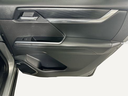 Used 2025 GMC Acadia Elevation image 30