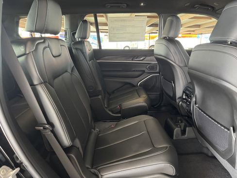 New 2025 Jeep Grand Cherokee L Limited w/ Black Appearance Package image 37