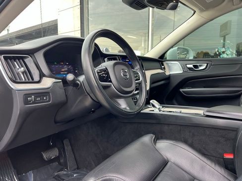 Used 2022 Volvo XC60 T8 Inscription w/ Advanced Package image 2