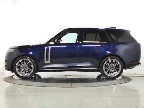 Used 2023 Land Rover Range Rover SE AWD/4WD image 2