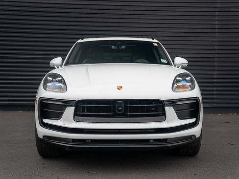 Certified 2026 Porsche Macan AWD/4WD image 27