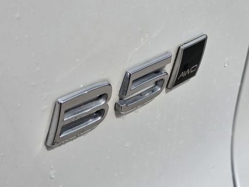 Used 2023 Volvo XC40 B5 Ultimate w/ Protection Package Premier AWD/4WD image 9