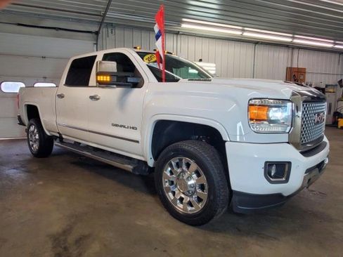 Used 2017 GMC Sierra 2500 Denali w/ Duramax Plus Package image 2