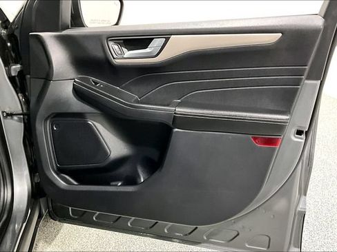 Used 2022 Ford Escape SEL w/ Equipment Group 302A AWD/4WD image 37