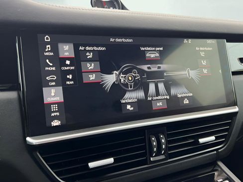 Used 2019 Porsche Cayenne S image 48