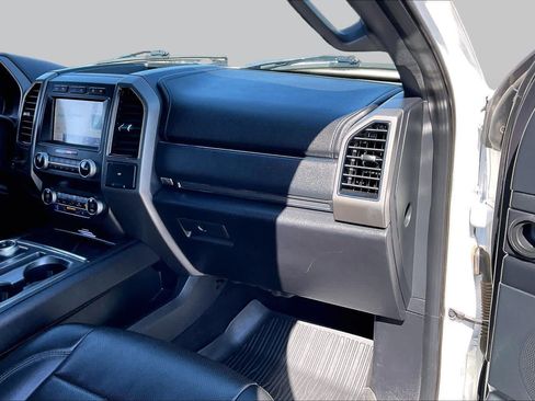 Used 2021 Ford Expedition XLT AWD/4WD image 18