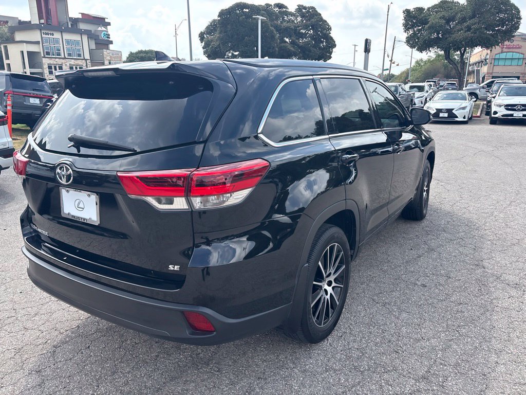Used 2018 Toyota Highlander SE FWD image 5