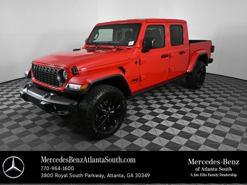 Used 2025 Jeep Gladiator Sport image 1
