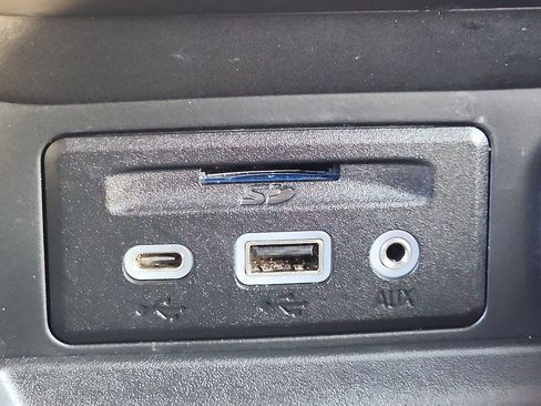 Used 2023 GMC Terrain SLT image 23