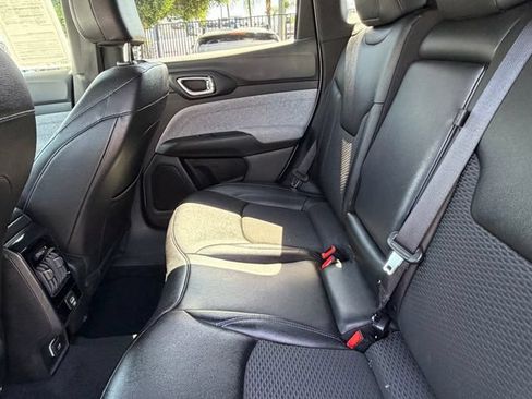 Used 2024 Jeep Compass Latitude AWD/4WD image 32