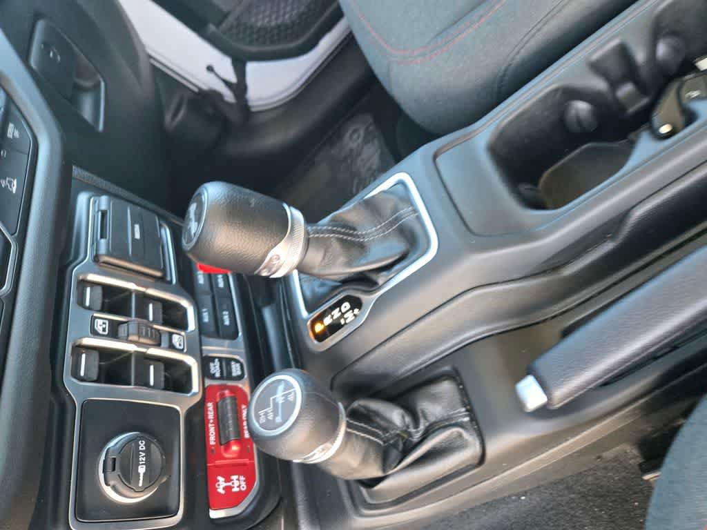 Used 2024 Jeep Wrangler Unlimited Rubicon AWD/4WD image 14