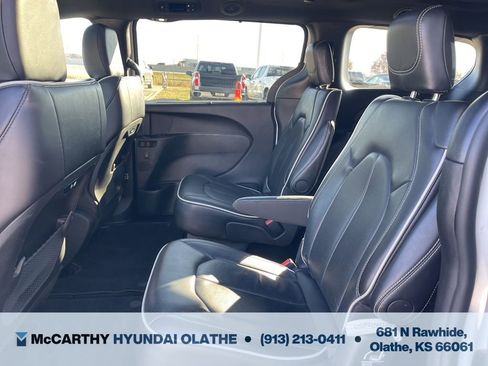 Used 2025 Chrysler Pacifica Limited FWD image 5