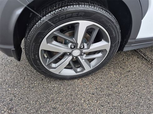 Used 2018 Hyundai Kona Limited image 17