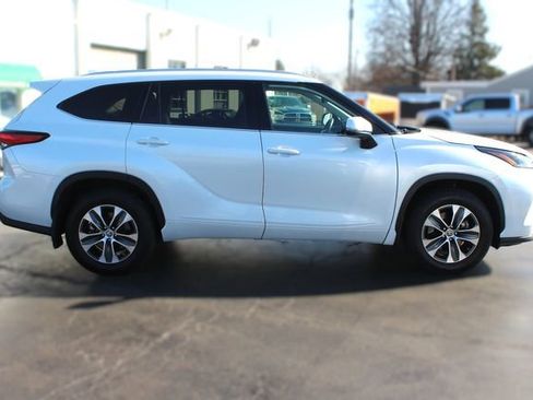 Used 2022 Toyota Highlander XLE image 10