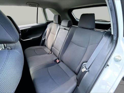 Used 2021 Toyota RAV4 LE FWD image 19