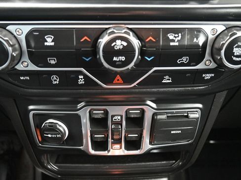 Certified 2022 Jeep Wrangler Unlimited Sahara AWD/4WD image 25