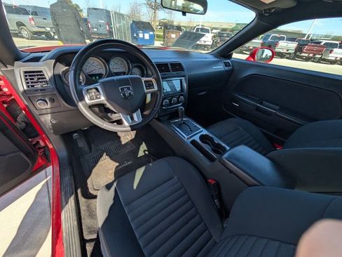 Used 2014 Dodge Challenger SXT image 6