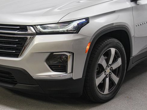 Used 2022 Chevrolet Traverse LT w/ LT Premium Package AWD/4WD image 5