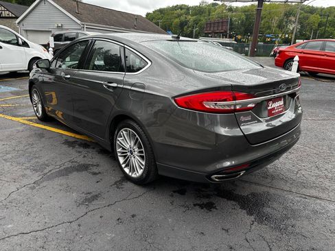 Used 2017 Ford Fusion SE w/ Fusion SE Technology Package FWD image 5