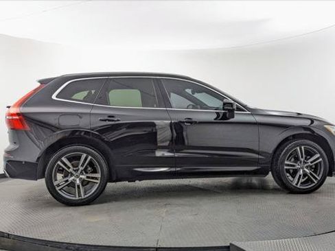 Used 2019 Volvo XC60 T5 Momentum w/ Premium Package FWD image 9