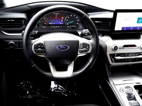 Used 2021 Ford Explorer XLT image 24