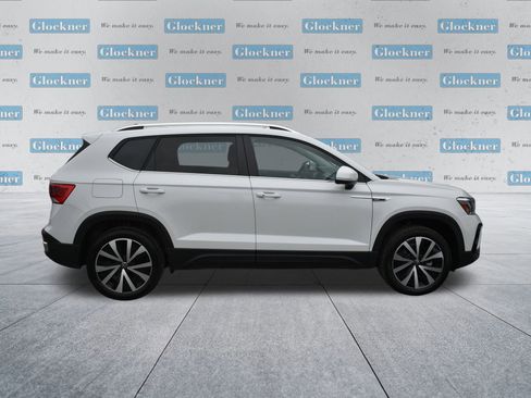 Used 2024 Volkswagen Taos SE image 4