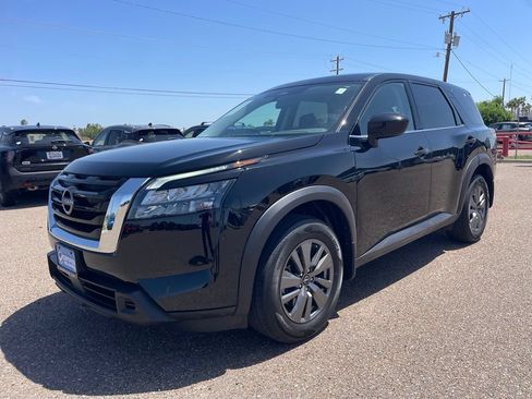 Certified 2025 Nissan Pathfinder S FWD image 3