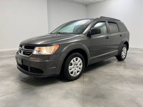 Used 2016 Dodge Journey SE image 3