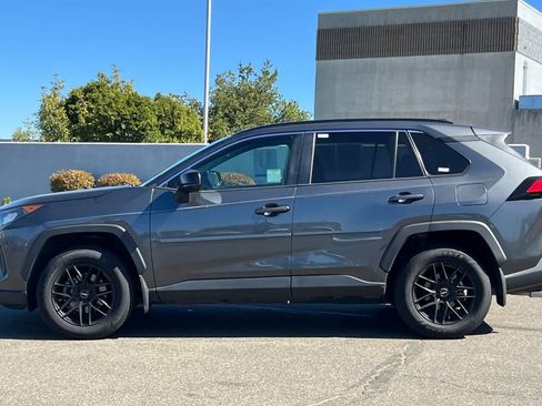 Used 2019 Toyota RAV4 LE FWD image 9