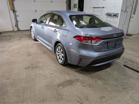Used 2021 Toyota Corolla LE image 3