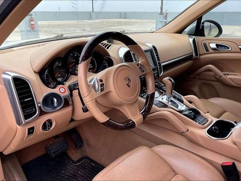 Used 2014 Porsche Cayenne Platinum Edition image 7