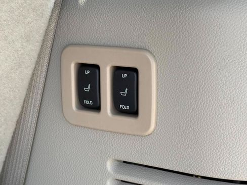 Used 2011 Lincoln Navigator 2WD w/ Monochrome Appearance Pkg image 22