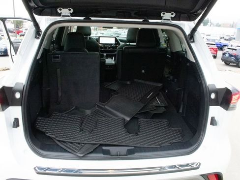 Used 2024 Toyota Highlander Limited image 29