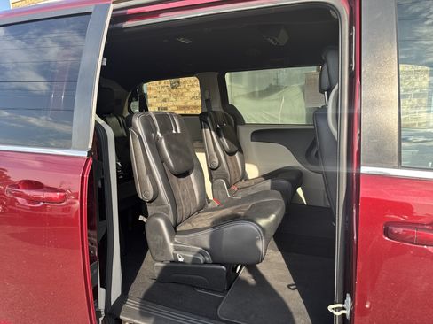 Used 2020 Dodge Grand Caravan SXT FWD image 14