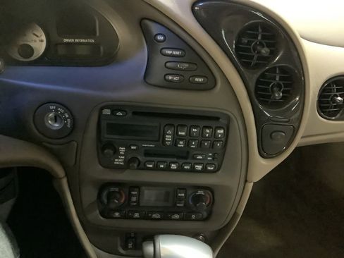 Used 2005 Pontiac Bonneville GXP FWD image 32