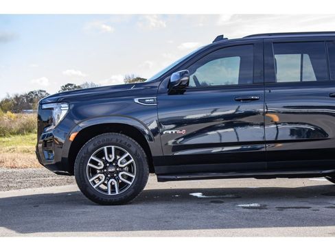 Used 2022 GMC Yukon AT4 w/ Technology Package image 43