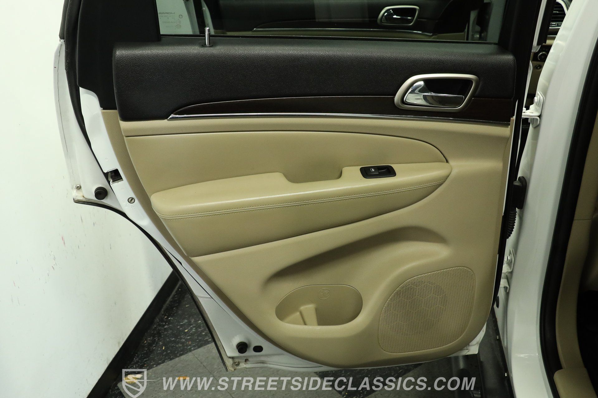 Used 2014 Jeep Grand Cherokee Limited w/ Luxury Group II AWD/4WD image 34