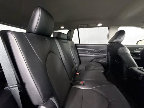 Certified 2024 Toyota Grand Highlander XLE image 42