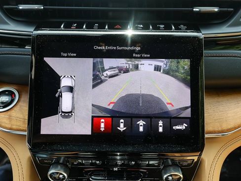 Used 2024 Jeep Grand Cherokee L Summit AWD/4WD image 16