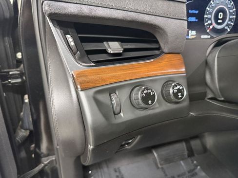 Used 2018 Cadillac Escalade ESV Premium Luxury AWD/4WD image 19