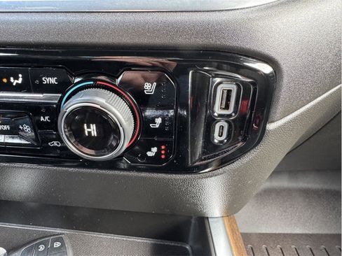 Used 2023 Chevrolet Silverado 1500 High Country w/ Technology Package AWD/4WD image 23