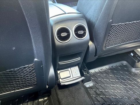 Used 2023 Mercedes-Benz GLB 250 4MATIC image 25