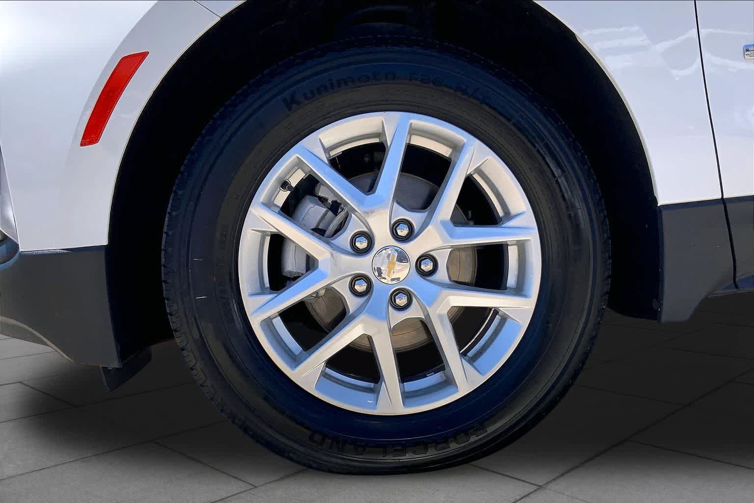 Used 2024 Chevrolet Equinox LT AWD/4WD image 11
