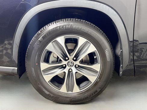 Used 2023 Toyota Highlander XLE image 14