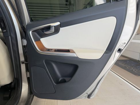 Used 2016 Volvo XC60 T6 Platinum w/ Inscription Package image 28