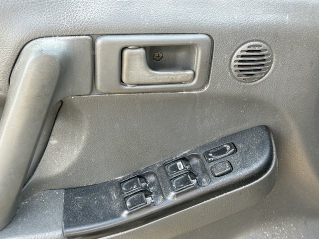 Used 2001 Isuzu Rodeo S RWD image 16