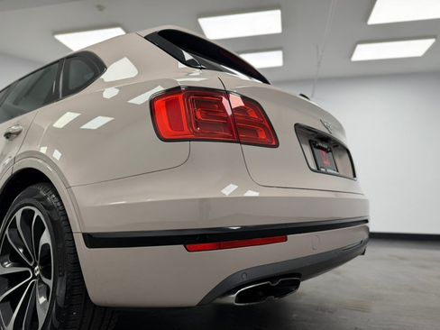 Used 2019 Bentley Bentayga AWD/4WD image 20