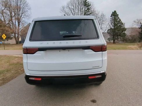 Used 2024 Jeep Wagoneer Series III image 4
