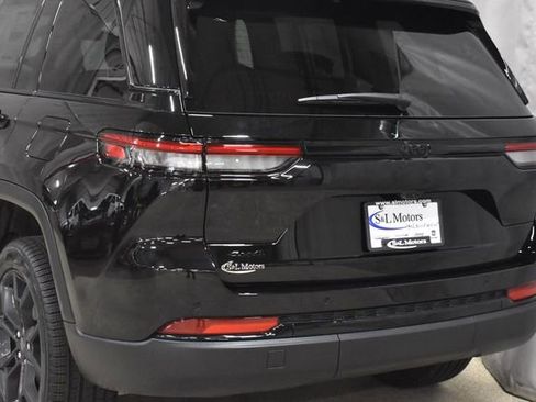 New 2025 Jeep Grand Cherokee Limited w/ Trailer Tow Package image 9